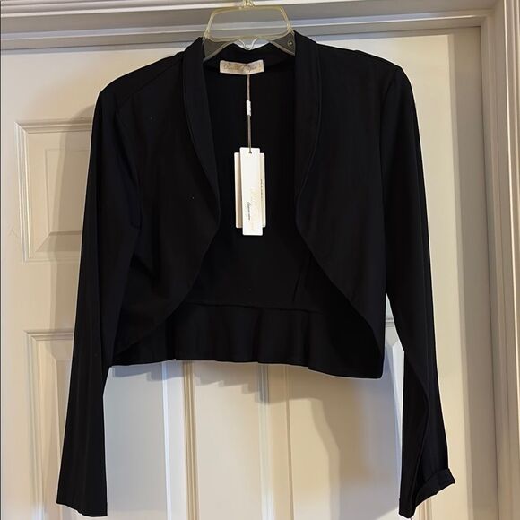 Elegant Black Women's Shrug - Picture 2 of 8